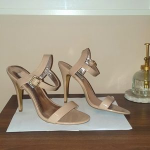 Steve Madden Baige /Nude Heel Shoes size 9